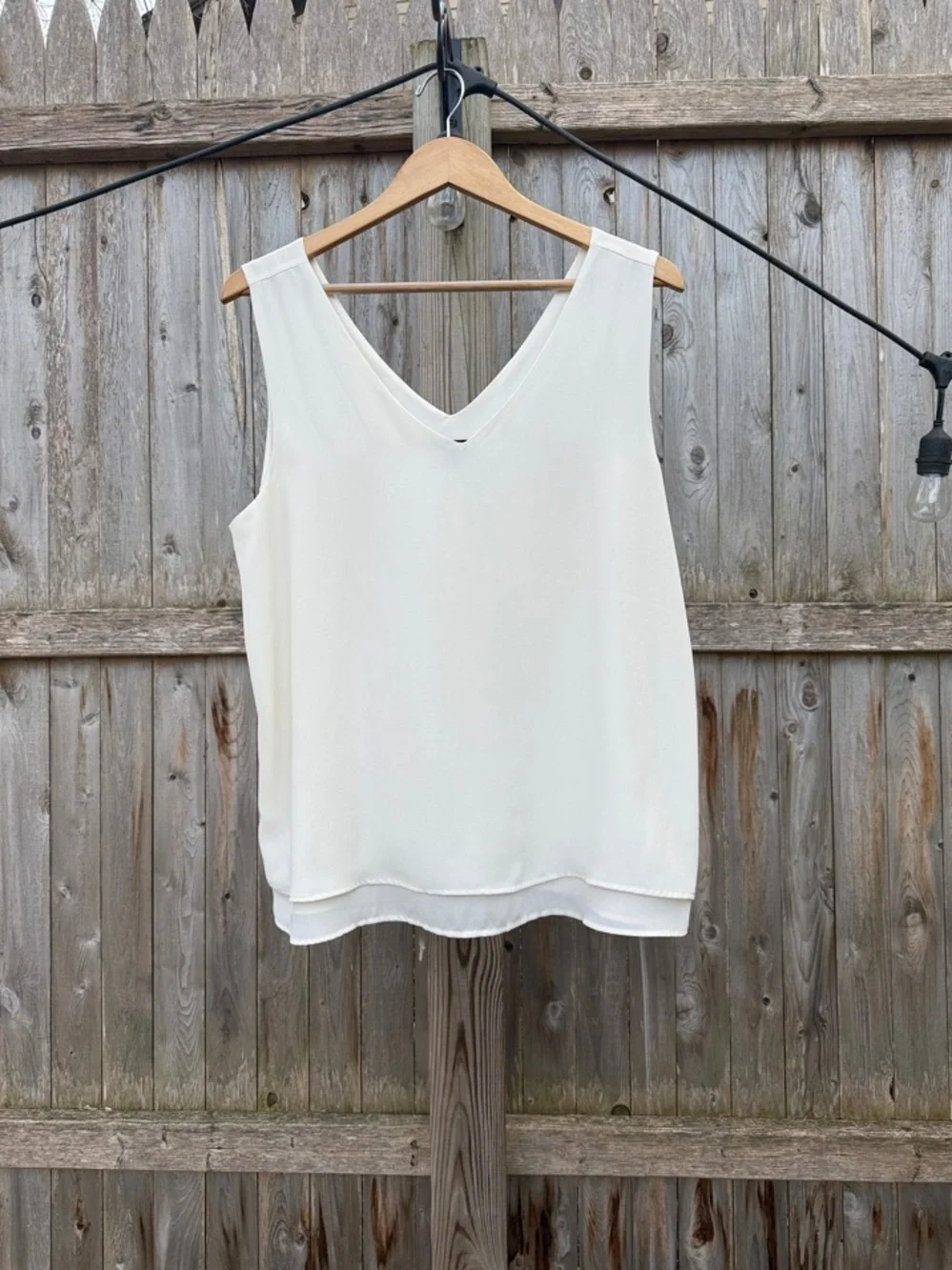 Ann Taylor White V-Neck Layered Shell Camisole Size L Normcore Preppy Neutral - Picture 1 of 3